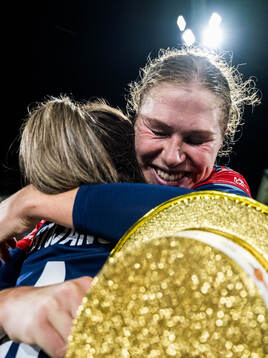 FC Rosengårds Rebecca Knaak jublar över SM-guldet