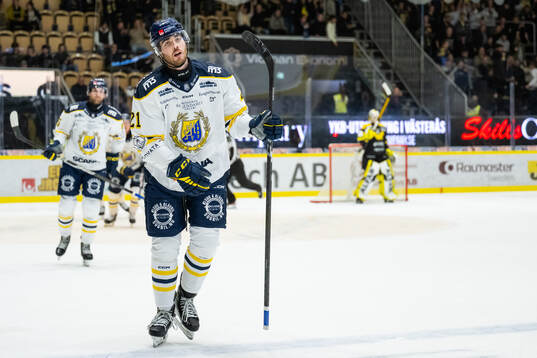 Södertäljes Nolan Stevens jublar