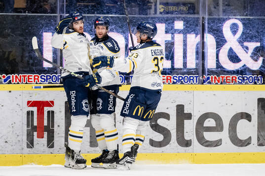 Södertäljes Nolan Stevens , Sebastian Dyk och Filiph