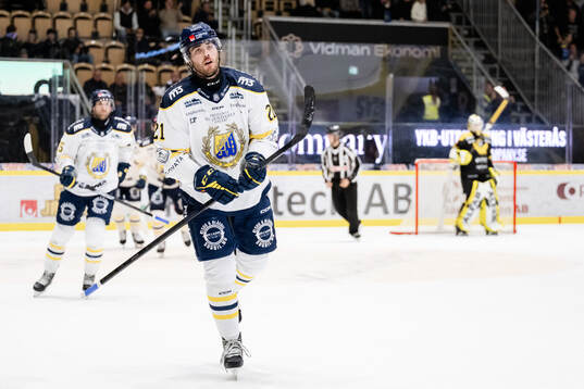 Södertäljes Nolan Stevens jublar