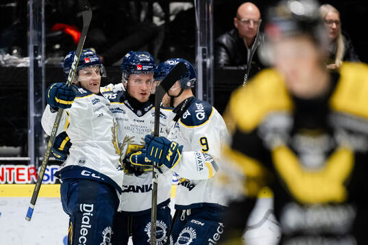Södertäljes Albin Carlson och William Wiå jublar