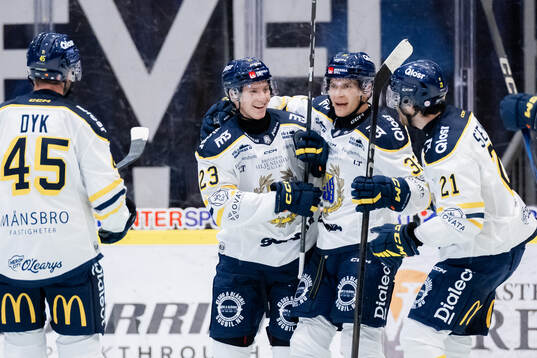 Södertäljes Egor Polin och Filiph Engsund jublar