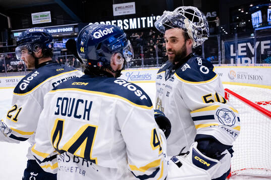 Södertäljes Carter Souch och målvakt Frans Tuohimaa