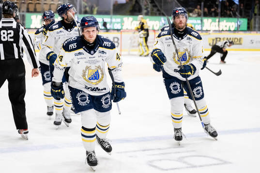 Södertäljes Carter Souch jublar