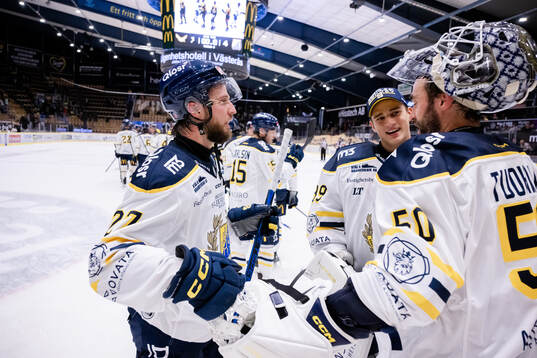 Södertäljes Daniel Norbe och målvakt Frans Tuohimaa