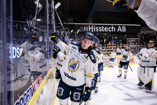 Södertäljes Albert Wikman jublar