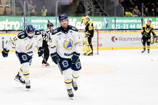 Södertäljes Nolan Stevens jublar