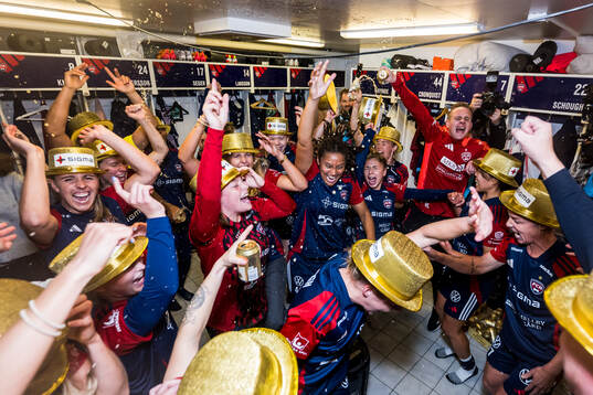 FC Rosengårds spelare jublar över SM-guldet