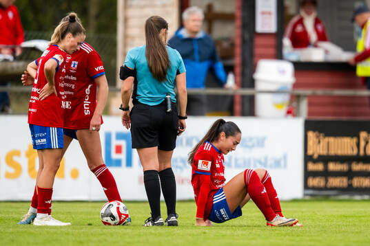 Vittsjös Jaida Nyby sitter på marken pga av skada