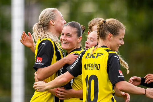 Häckens Elma Junttila Nelhage, Hanna Wijk jublar