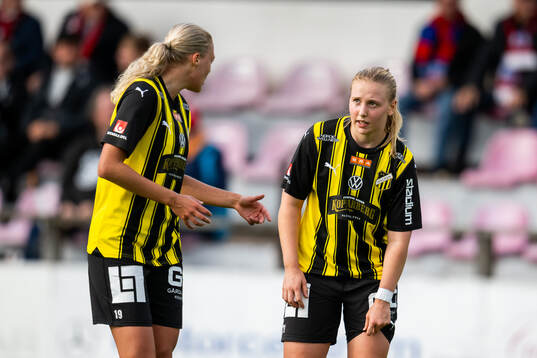 Häckens Elma Junttila Nelhage och Johanna Fossdalsá