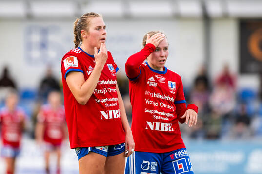 Vittsjös Julia Nicole Leas och Heidi Kollanen deppar