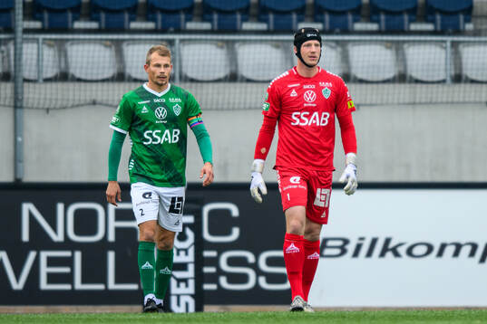 Brages Alexander Zetterström och målvakt Viktor Frodig