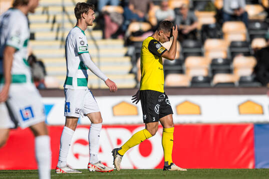 Västerås Viktor Granath och Mjällbys Arvid Brorsson