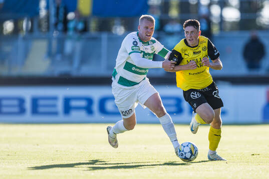 Västerås Simon Johansson och Mjällbys Elliot Stroud
