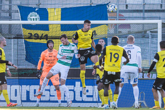 Västerås Viktor Granath och Mjällbys Arvid Brorsson