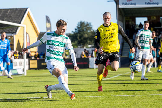 Västerås Viktor Granath och Mjällbys Jacob Bergström
