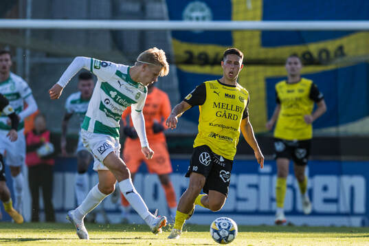 Västerås Marcus Linday och Mjällbys Nicklas Røjkjær