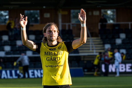 Mjällbys Tom Pettersson jublar