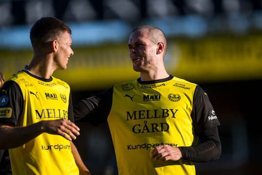 Mjällbys Arvid Brorsson och Jacob Bergström jublar