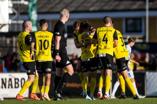 Mjällbys Tom Pettersson jublar
