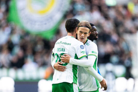 Hammarbys Nahir Besara och Markus Karlsson jublar