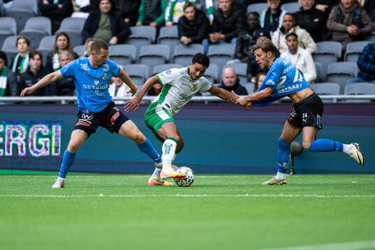 Hammarbys Jusef Erabi mot Halmstads Gisli Eyjolfsson och
