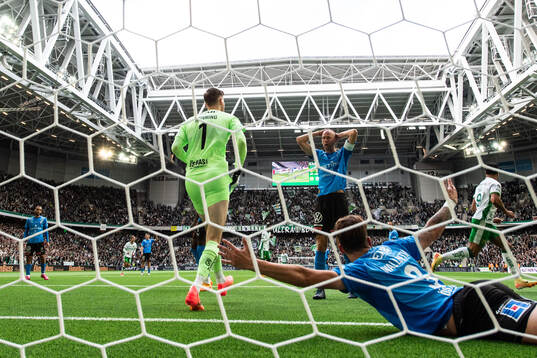 Halmstads målvakt Tim Rönning, Andreas Johansson och