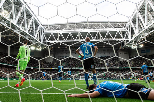 Halmstads målvakt Tim Rönning, Andreas Johansson och