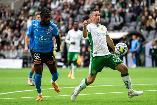 Halmstads Joseph Baffoe och Hammarbys Oscar Johansson