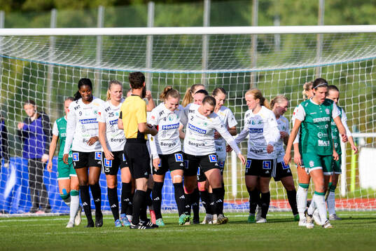 Mallbackens spelare jublar