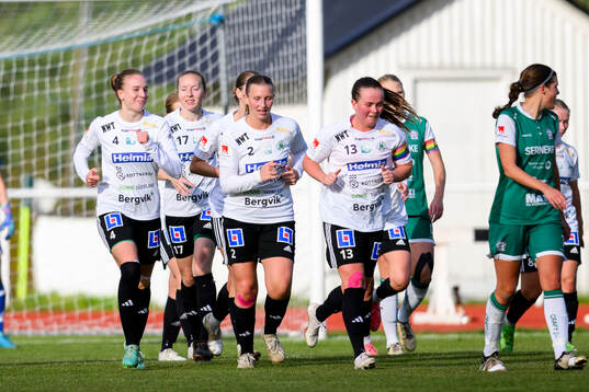 Mallbackens spelare jublar