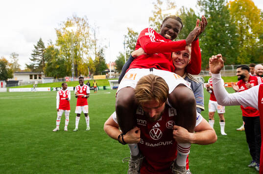 Bläddra bland fler bilder av Fotboll, Superettan, Sandviken - Östersund
