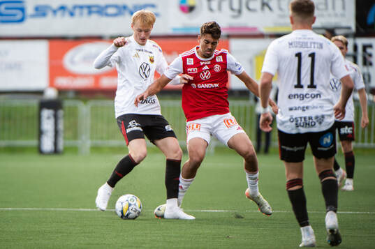 Östersunds Henrik Norrby och Sandvikens Liam Vabö