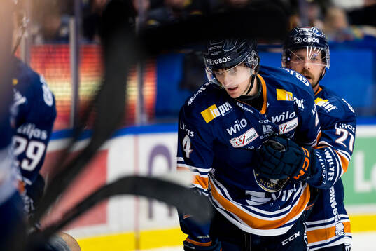 Växjös Keegan Lowe har ont