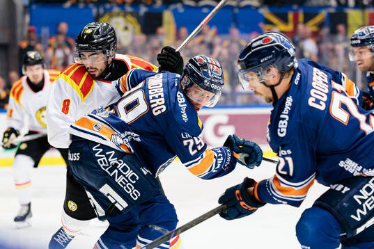 Brynäs Bobby Trivigno och Växjös Sebastian Strandberg