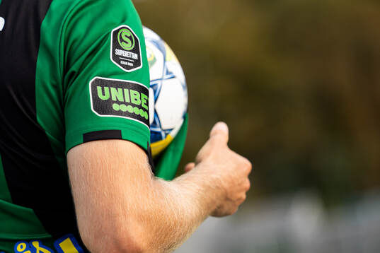 Unibet logo på en tröja