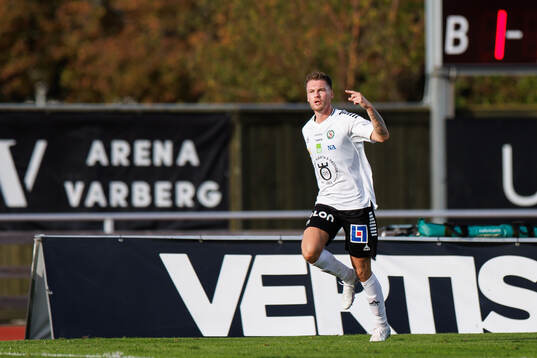 Örebros Samuel Kroon jublar
