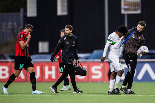 Brommapojkarnas Nikola Vasic och GAIS Harun Ibrahim har ont