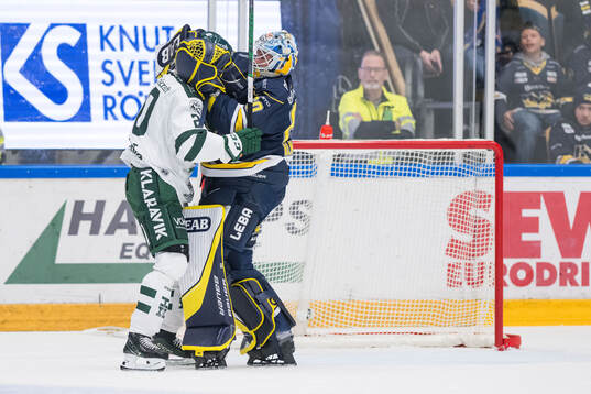 Färjestads Marcus Westfält och HV71s målvakt Hugo