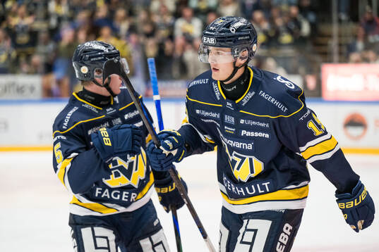 HV71s Henrik Borgström jublar