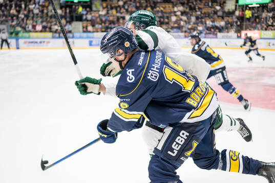 HV71s Henrik Borgström och Färjestads Viktor Lodin