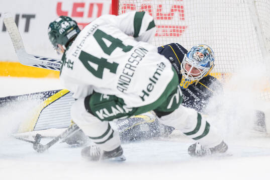 Färjestads Jonathan Andersson och HV71 och målvakt Hugo