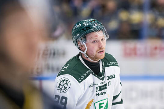 Färjestads Oskar Steen deppar
