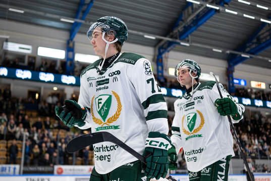 Färjestads Stian Solberg och Viktor Lodin deppar