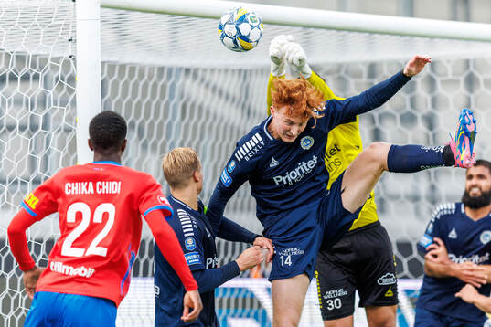 Utsiktens Wiggo Hjort och målvakt Elias Hadaya
