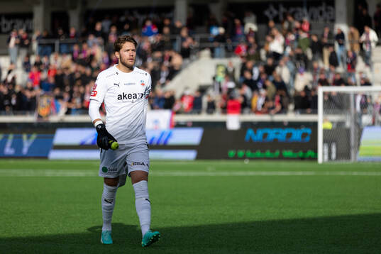 Helsingborgs målvakt Kalle Joelsson deppar