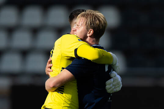 Utsiktens målvakt Elias Hadaya och Sebastian Lagerlund