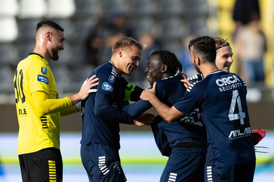 Utsiktens målvakt Elias Hadaya, Kalipha Jawla och Allan