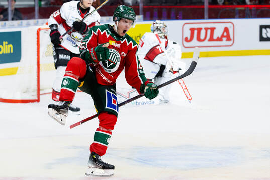 Frölundas Arttu Ruotsalainen jublar